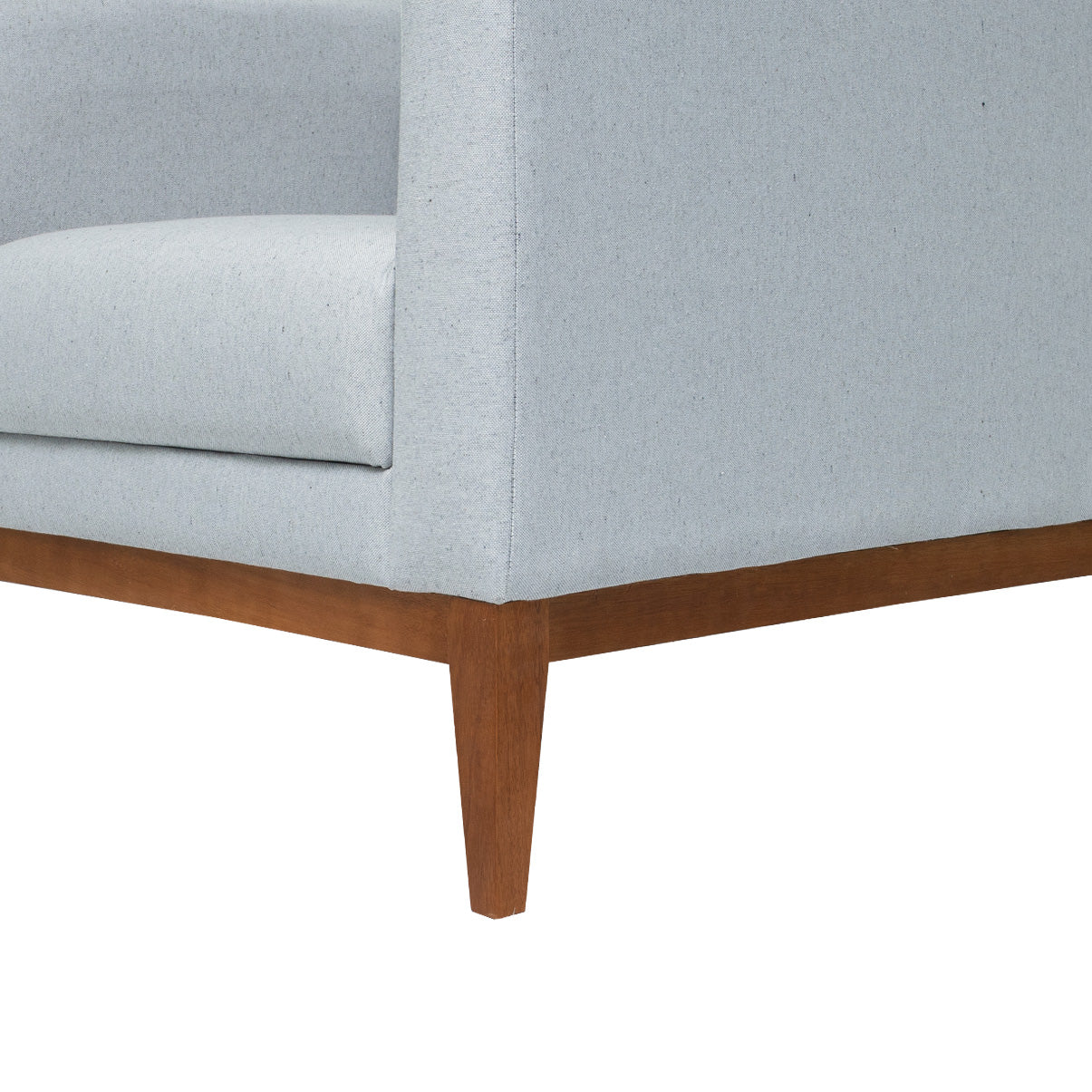 Poltrona Classic Estofada em Linho com Estrutura de Madeira Eucalipto, Almofada Removível e Pés com Requadro – Conforto e Durabilidade