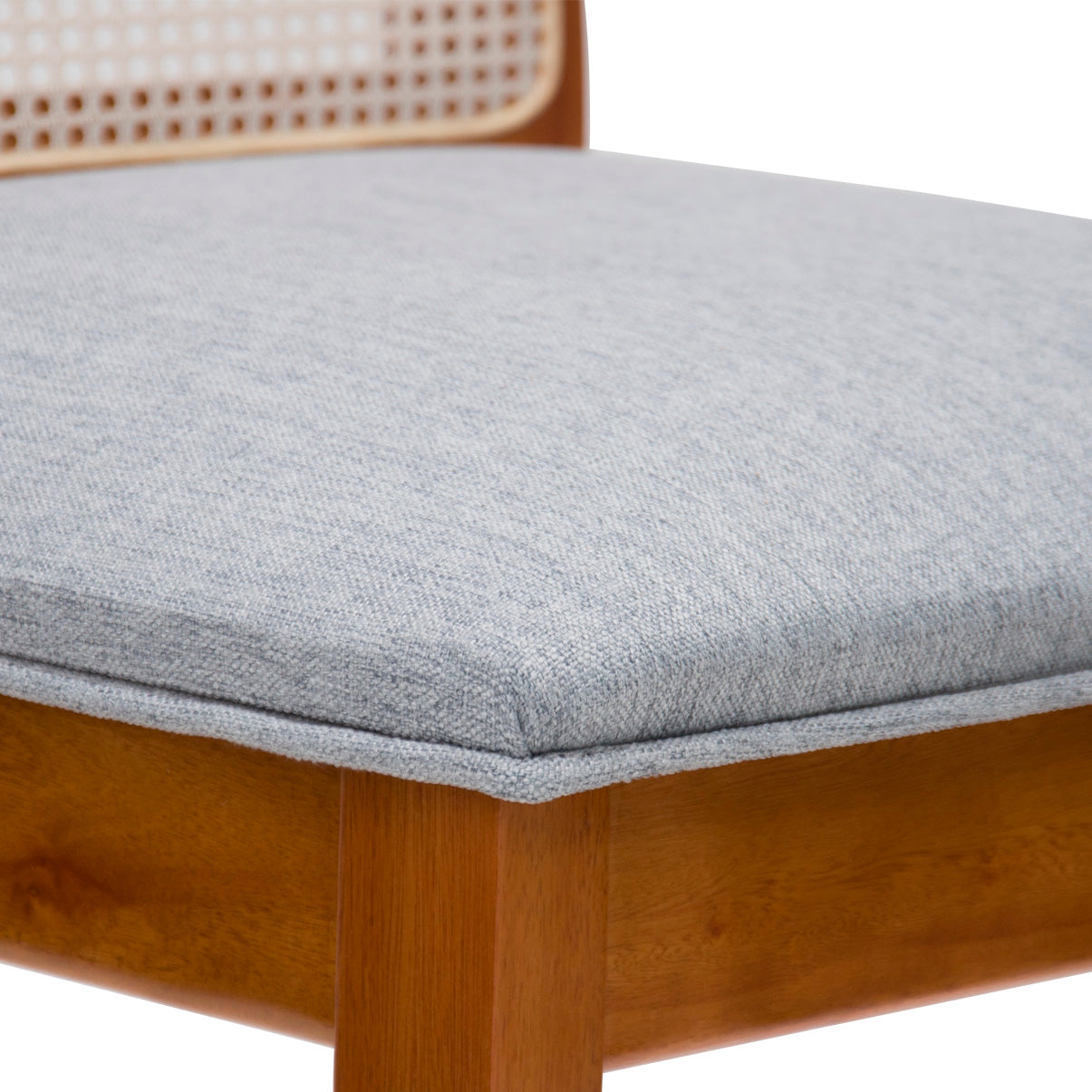 Kit com 4 Cadeiras Atena Madeira de Eucalipto e Estofado em Linho – Estrutura Reforçada e Design Sofisticado