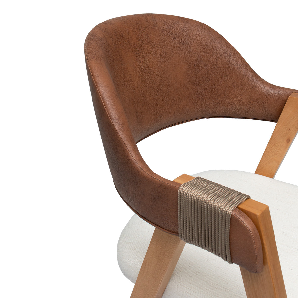 Cadeira Escandinava Ana Julia Com Encosto em Corino Assento em Linho