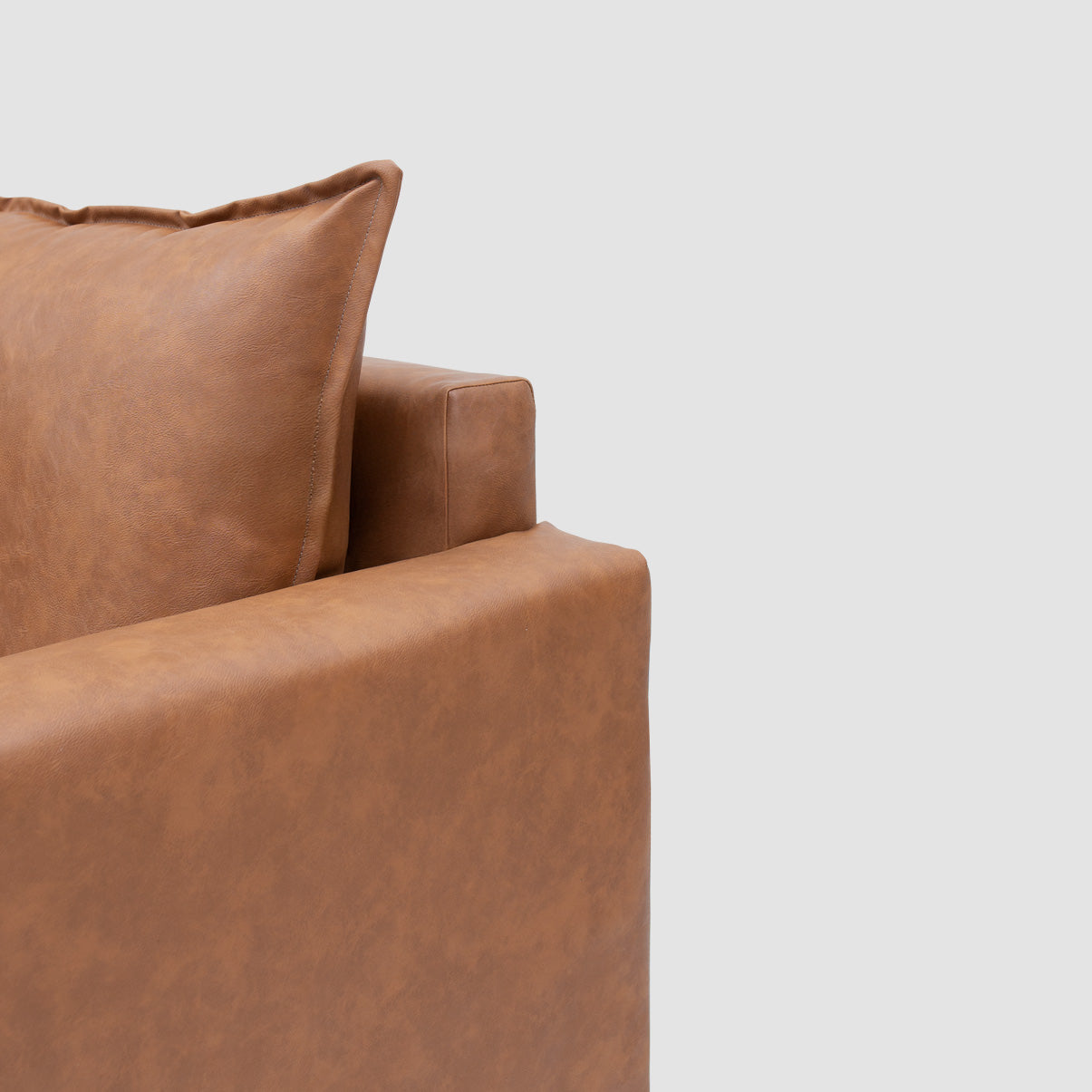 Poltrona Classic Corino – Estrutura em Eucalipto