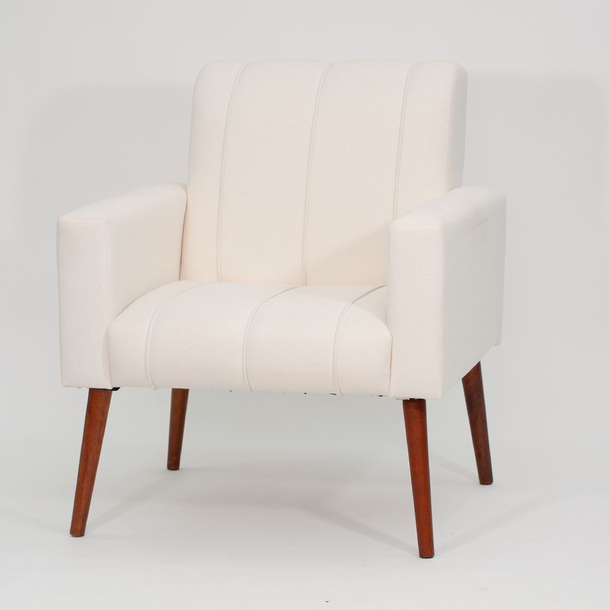 Poltrona Bari Fixa Estofada com Estrutura de Madeira de Eucalipto e Design Contemporâneo – Conforto para Sala de Estar ou Recepção