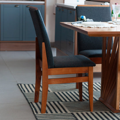 Kit com 2 Cadeiras Veneza Estofadas em Linho com Estrutura de Madeira Maciça e Acabamento PU Marrom Canela