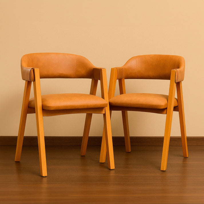 Poltrona Málaga em madeira com estofado bege