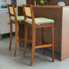 Banqueta MH3242 com Estrutura 100% Madeira Maciça e Assento Estofado