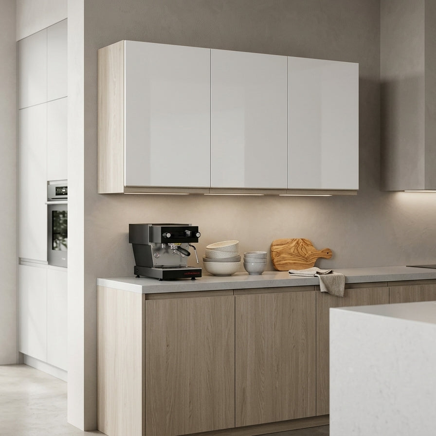 Armário Aéreo de Cozinha 120 cm 3 Portas Nature e Branco ambientado na cozinha