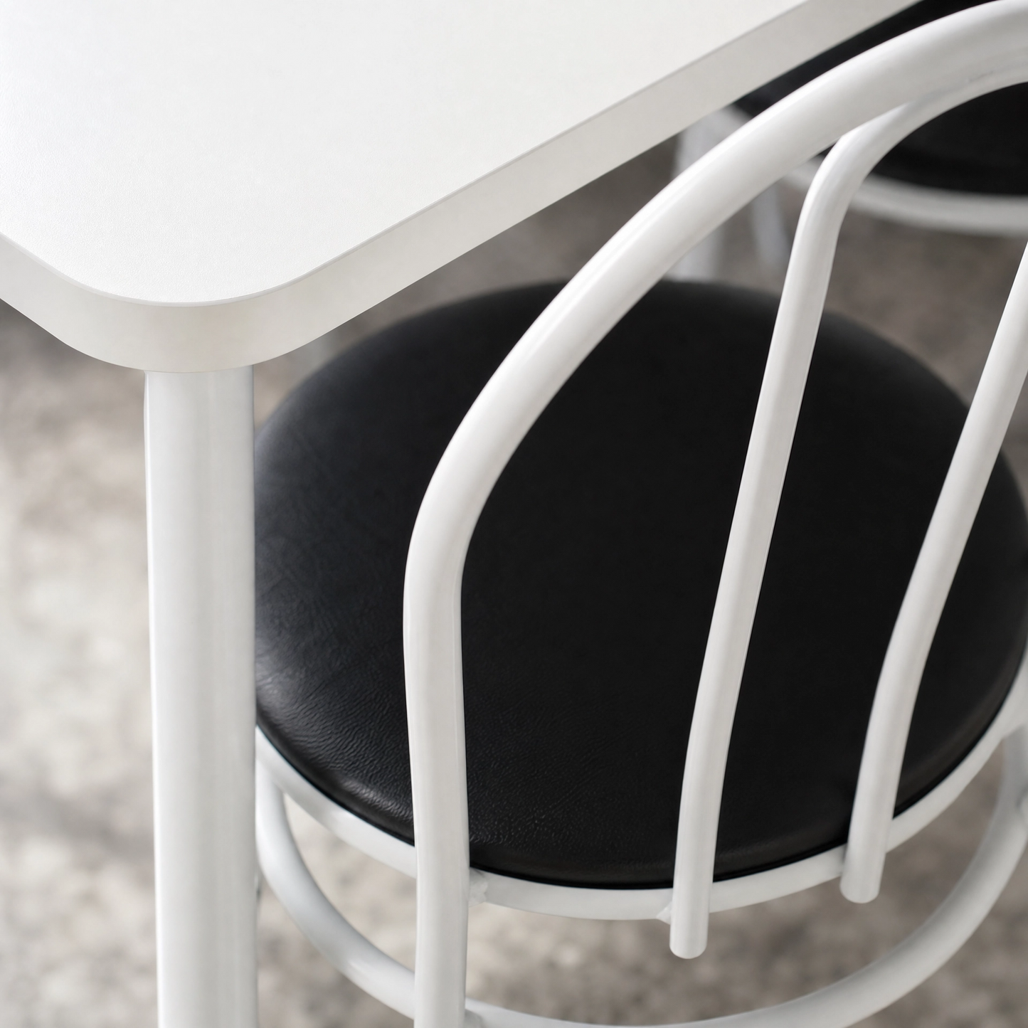 Conjunto de Mesa com 4 Cadeiras em Metalon