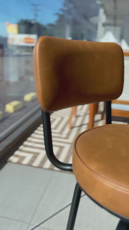 Kit 2 Banquetas Altas Giratórias Nala em aço com descanso de pés, ideal para cozinha, bancada e área gourmet